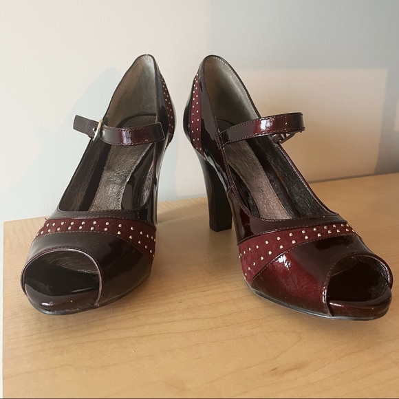 Sofft Burgundy Open Toed Peep Toe Studded Buckle Heels Pumps - Picture 2 of 5